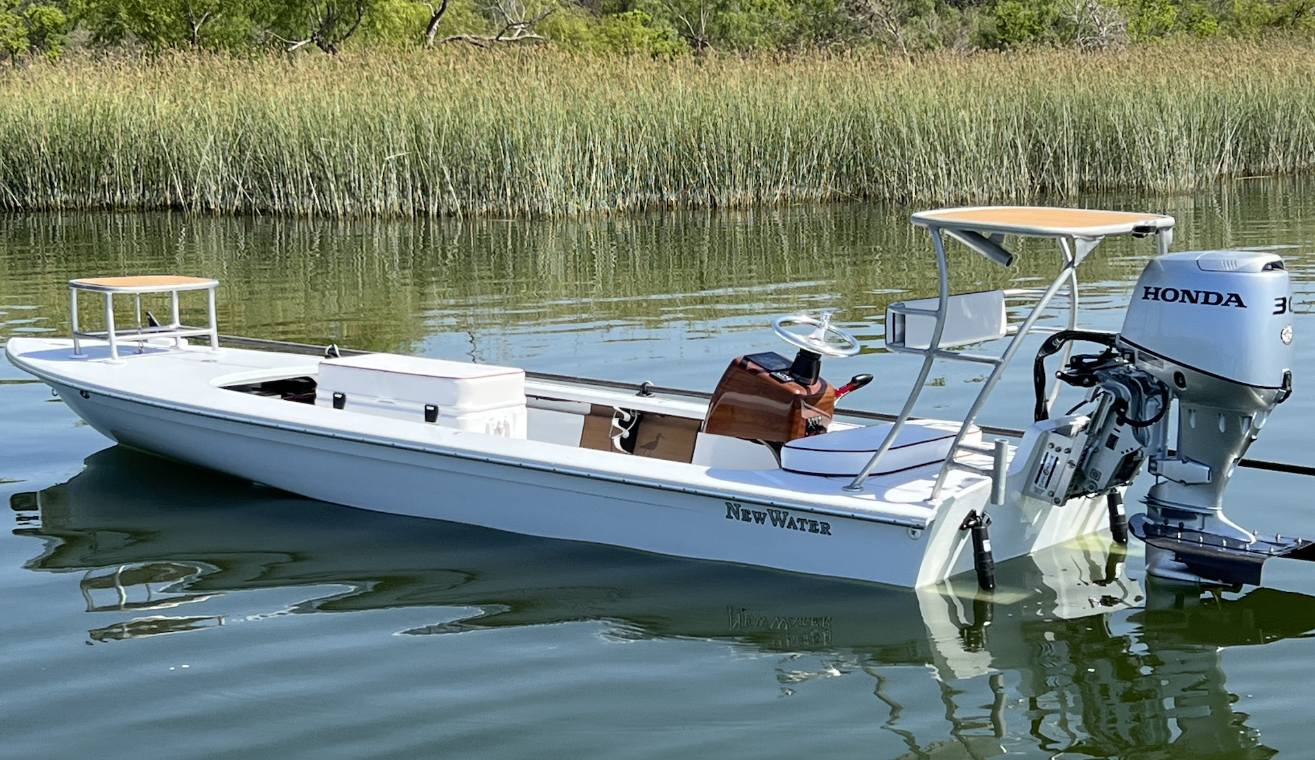 NewWater Boatworks, maker of the finest Flyfishing Skiffs * Shallow water  boats *The carbon fiber Willet * Poling skiff * Flats boats *Flyfishing  boats * Curlew * Ibis * Willet * Stilt*